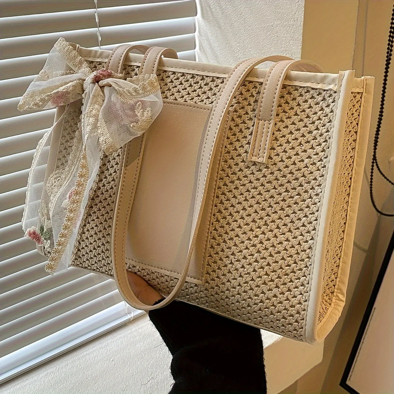 Chic Woven Tote Straw Shoulder Bag for Travel